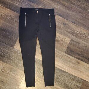 Women's Loft Dress Pants. Size 6 Black, stretchy, cute zip pockets in front NICE